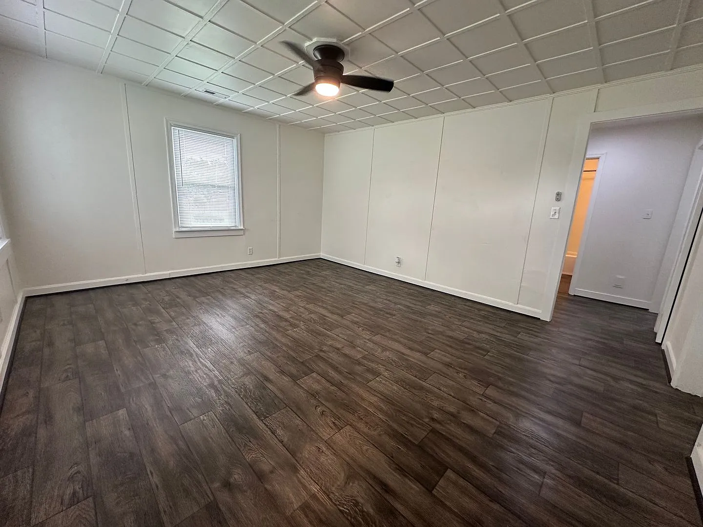 3 bed, 1.0 bath, 1100 sqft, $2,195 — Photo 2