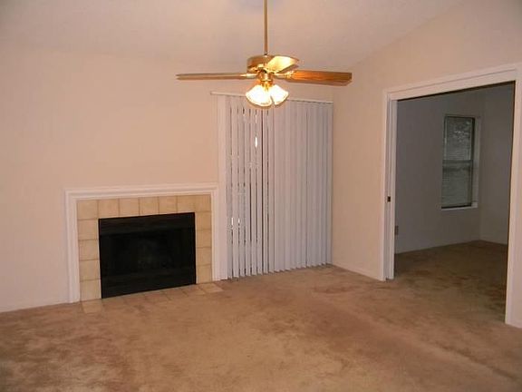 Fireplace & Ceiling Fan