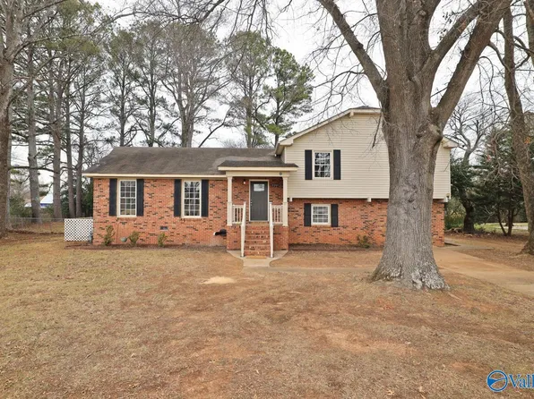 2201 Buckingham Dr SW, Huntsville, AL 35803