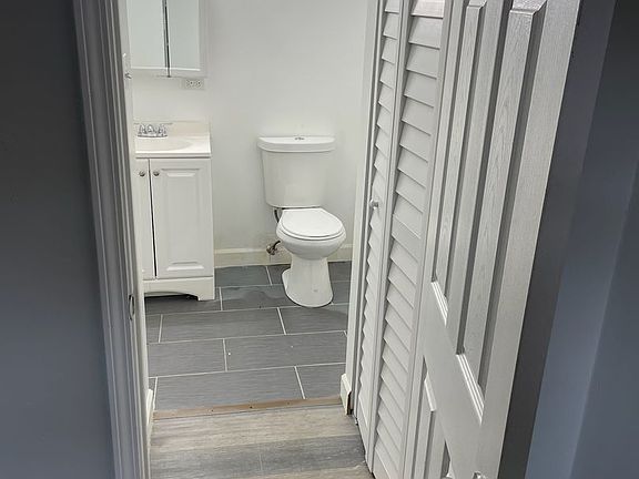 5th image of 12500 S Lincoln St #8