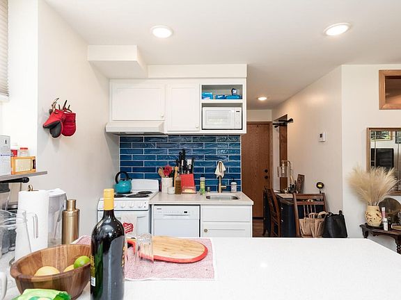 4th image of 117 W 34th St #1