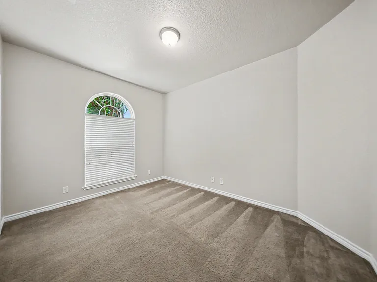 408 Bashaw Loop — Photo 16