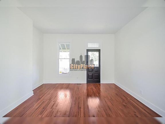 3rd image of 843 N Park Ave