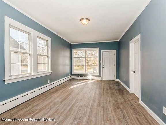 5th image of 410 London Ave