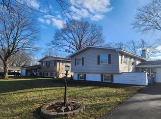 631 Smith Rd, Lisle, IL 60532