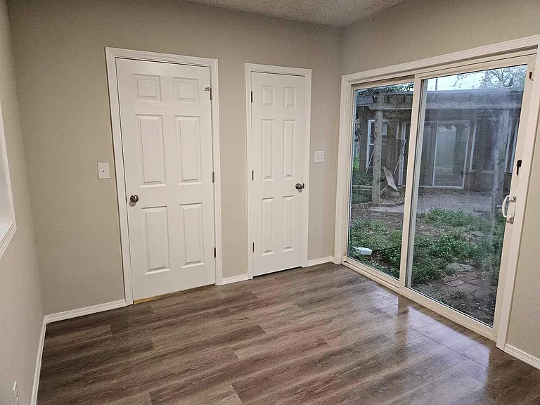 913 W Oak St N #2 — Photo 3