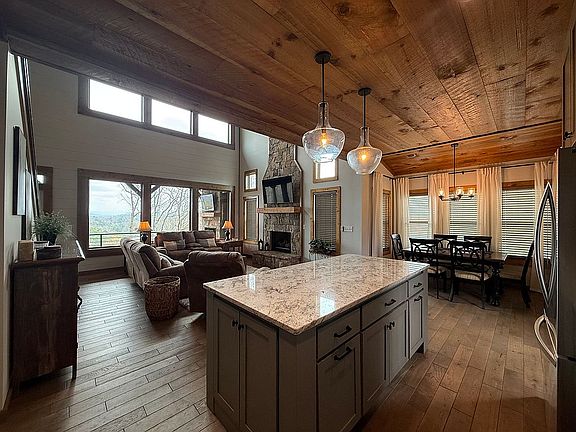 3rd image of 777 Talona Mountain Dr