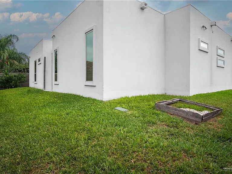 1824 Harvard Ave — Photo 17