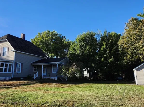 17 Bates Street, Millinocket, ME 04462