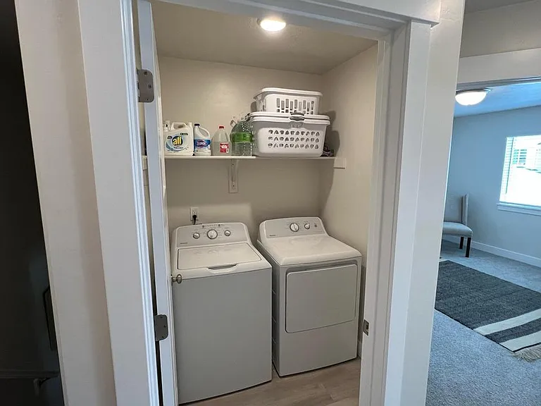 2374 W Howard St — Photo 16