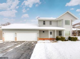 913 S Walnut St, Belle Plaine, MN 56011