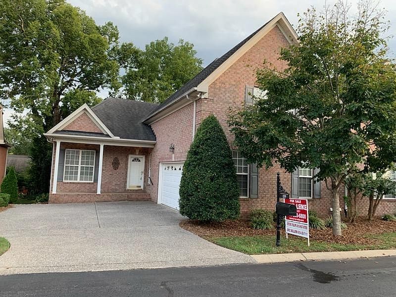 2nd image of 135 Belmont Cir