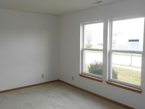 3rd image of 186 Equestrian Dr