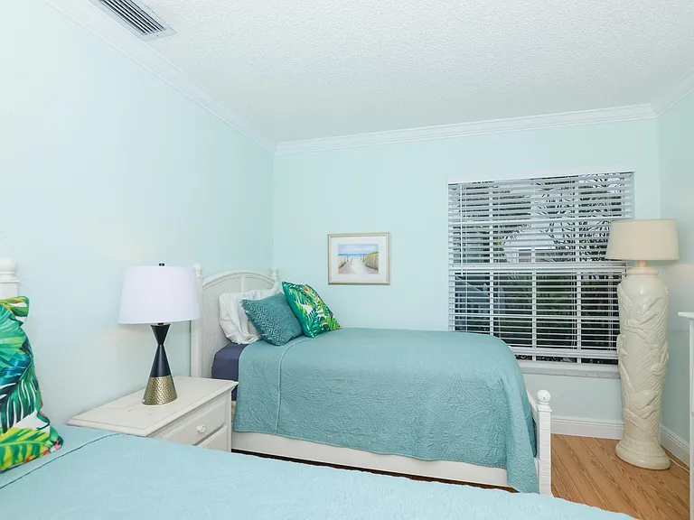 4051 NE Breakwater Dr — Photo 57