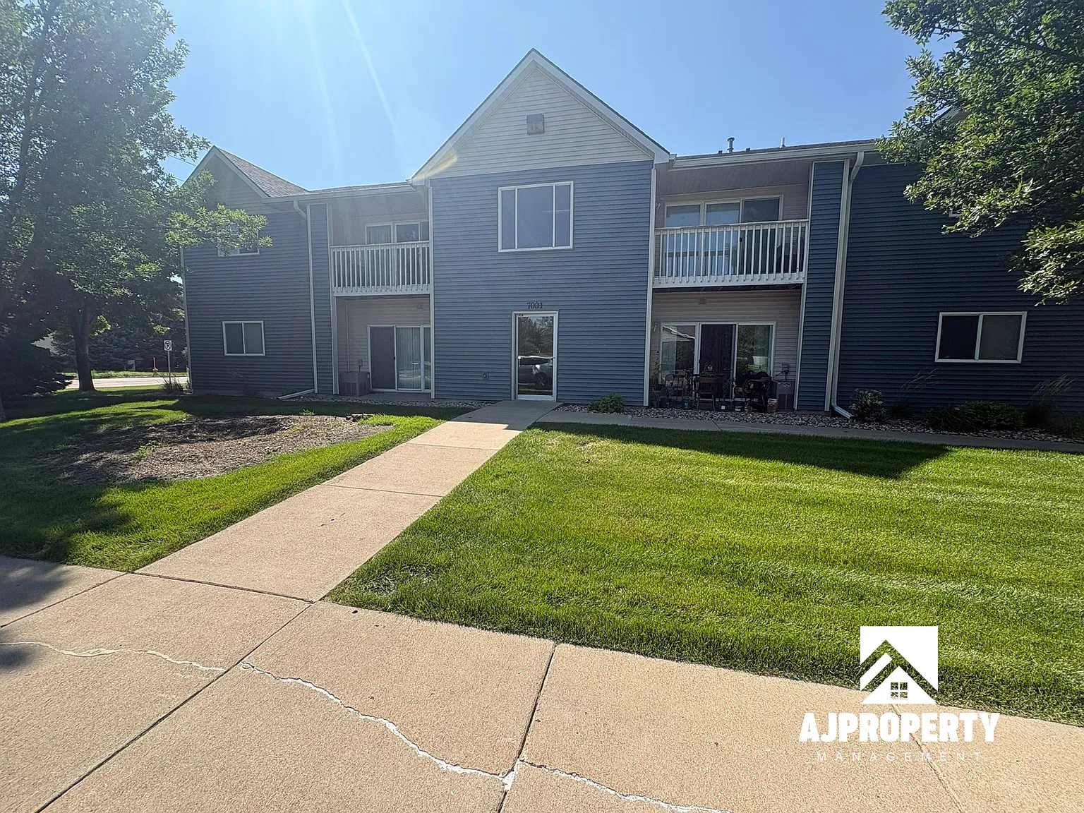 2 bed, 950 sqft, $999 — Photo 1