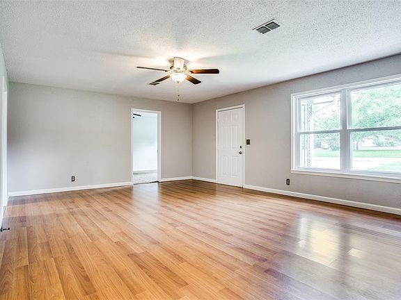 4th image of 206 Magnolia Ave