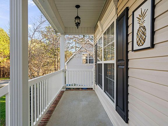 4th image of 1304 Country Club Dr