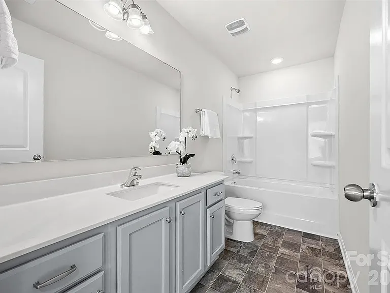 7024 Maple Run Cir — Photo 4