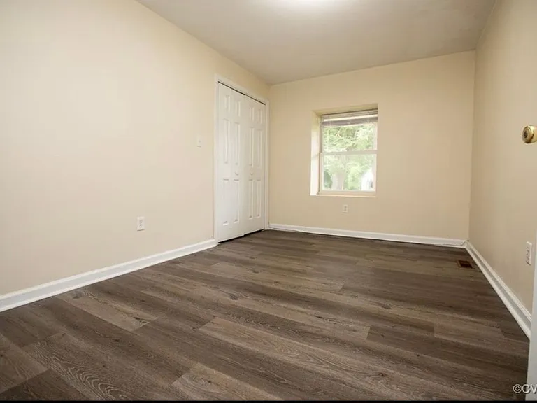 407 E 2nd St — Photo 11