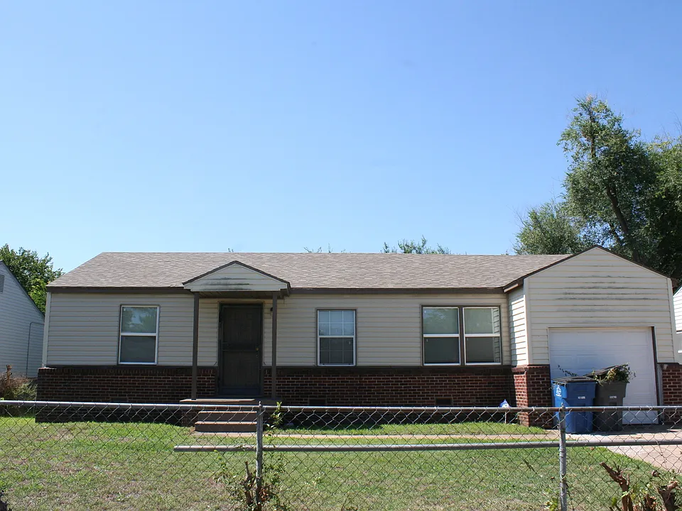 150 W 50th Pl N