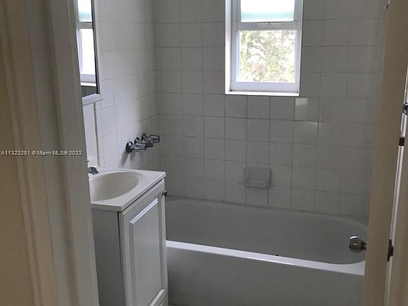 4th image of 215 NW 84th St #215
