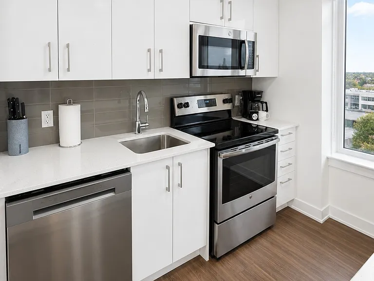 175 Carruthers Ave — Photo 4