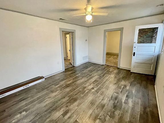 4th image of 305 N Washington St