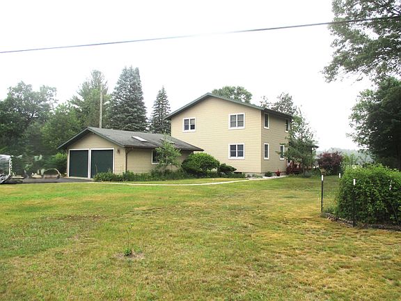 2nd image of 272 Carriage Rd