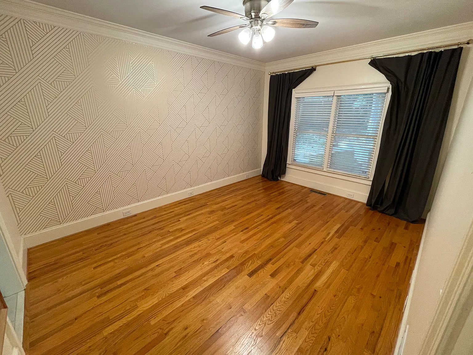 3 bed, 2020 sqft, $3,000 — Photo 4