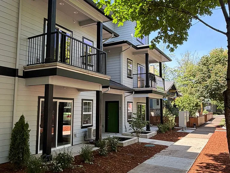 Brand New 2 bedroom 1.5 bath unit — Photo 6