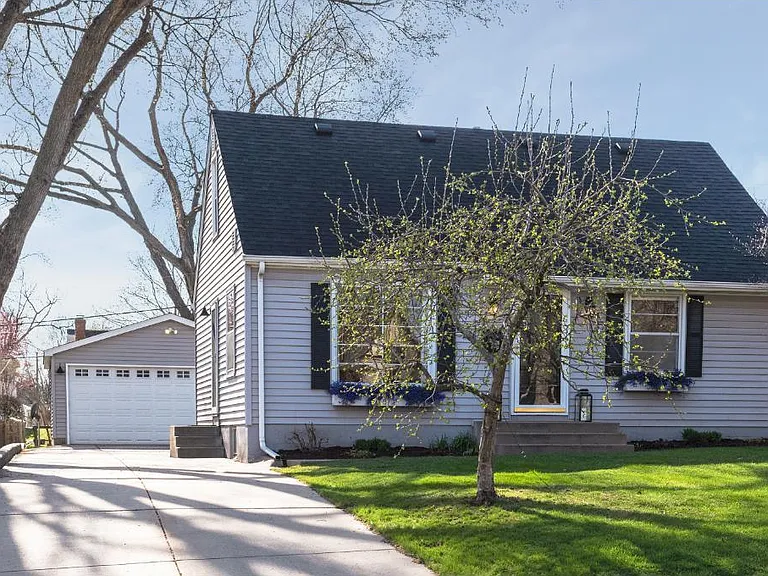 5928 Kellogg Ave — Photo 1