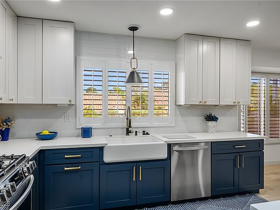 5th image of 2632 Tumble Brook Dr