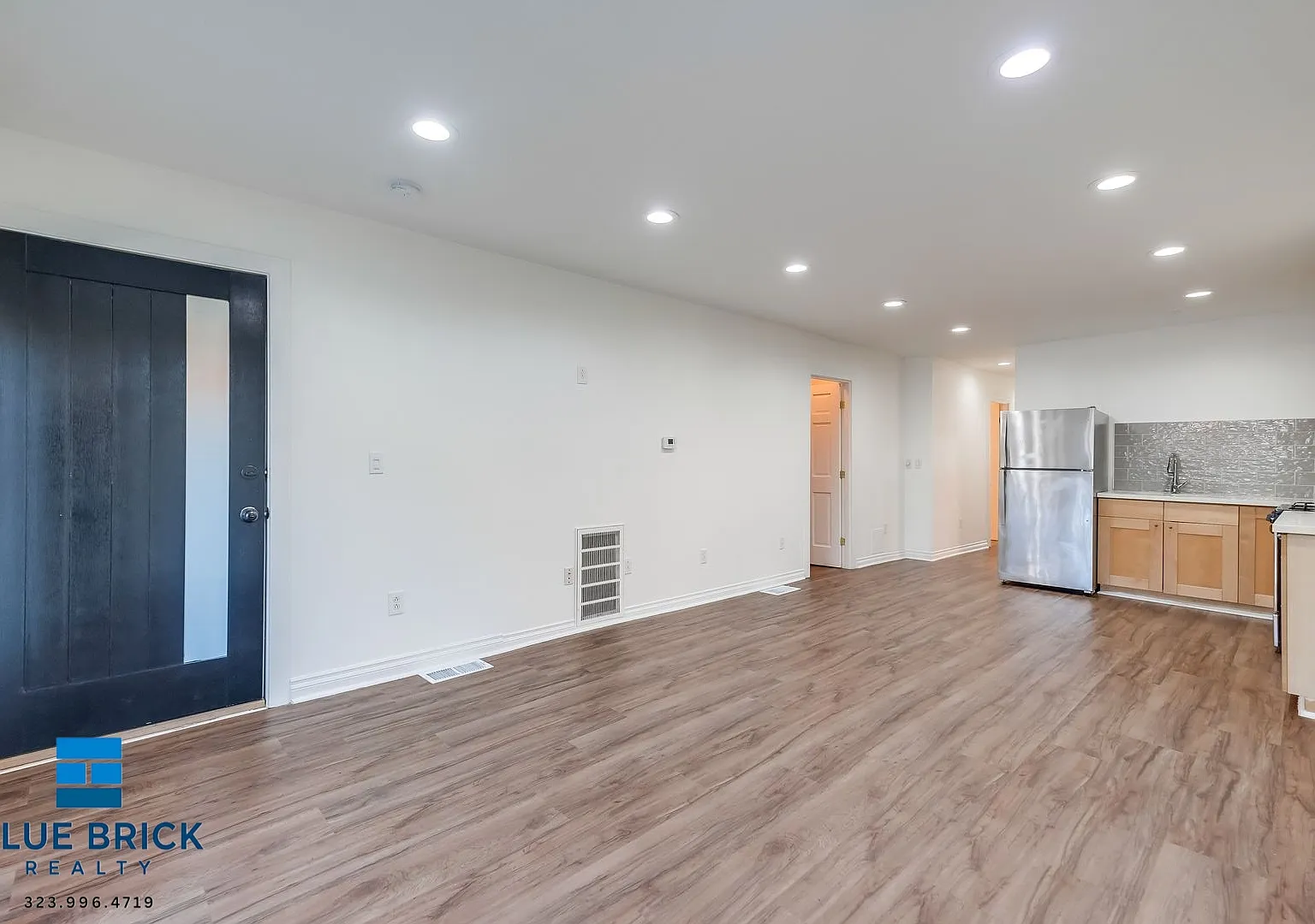 Stylish Hollywood Living | Spacious 2-Bedroom with Modern Finishes — Photo 1