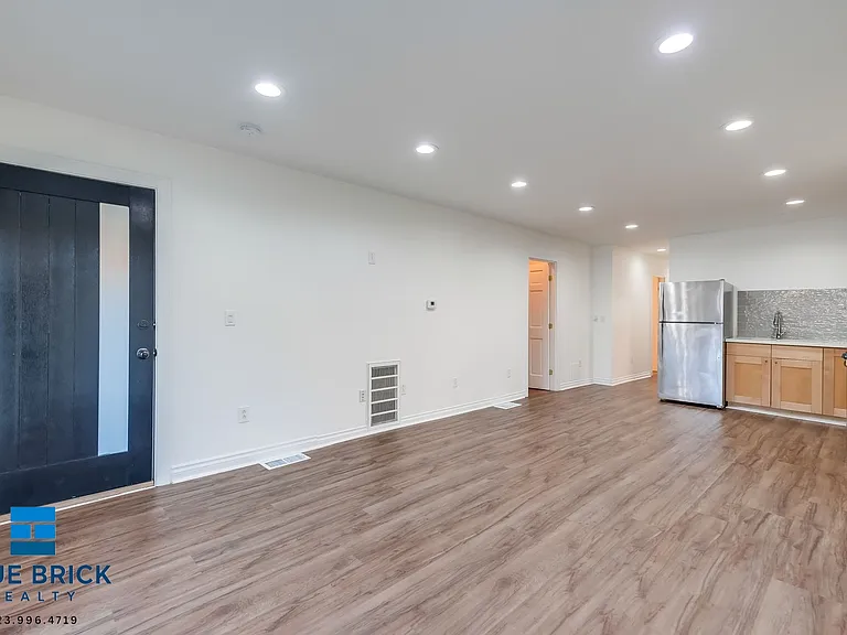 1223 N Bronson Ave — Photo 3