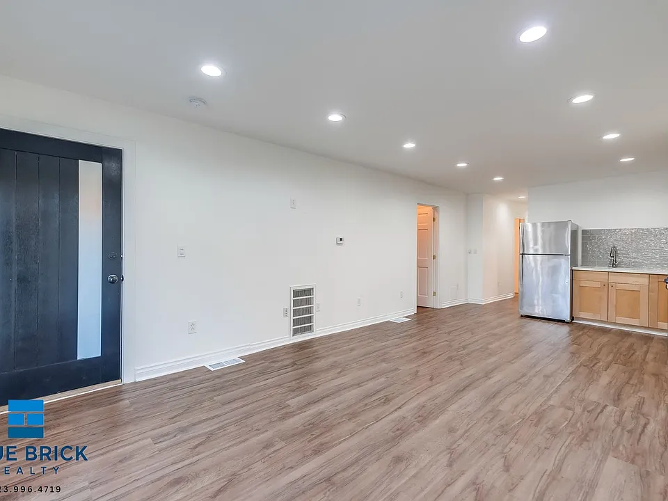 1223 N Bronson Ave