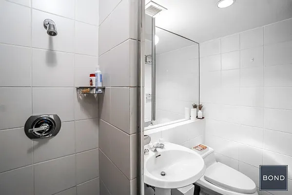 Rented by Bond New York | media 38