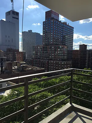 Rented by Metropolis Real Estate of Manhattan | media 22