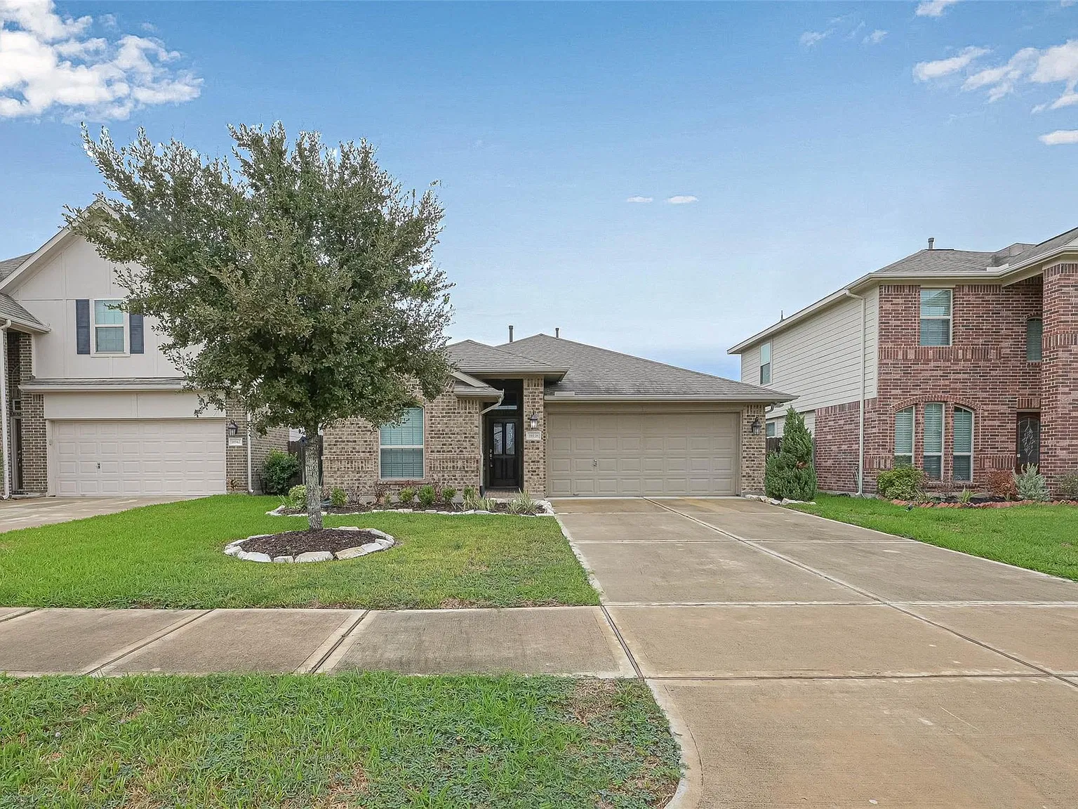3 bed, 2.0 bath, 1813 sqft, $2,200 — Photo 1