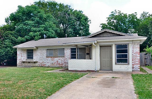 1st image of 4206 Fernwood Dr
