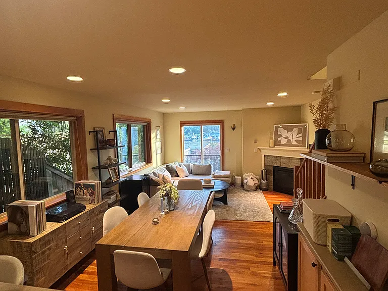 624 W Emerson St #B — Photo 12