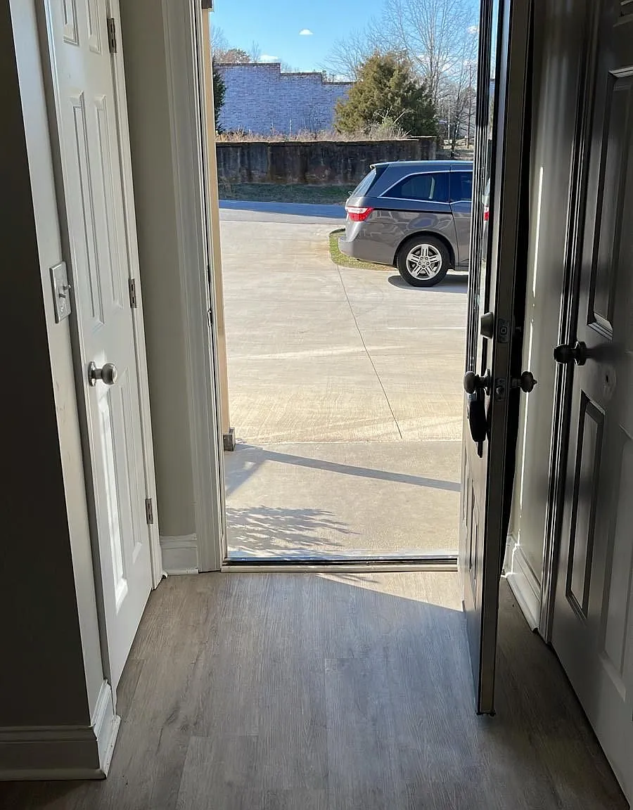 3 bed, 2.5 bath, 1208 sqft, $1,550 — Photo 2