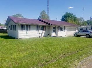 403 N Maple St, Wayne City, IL 62895