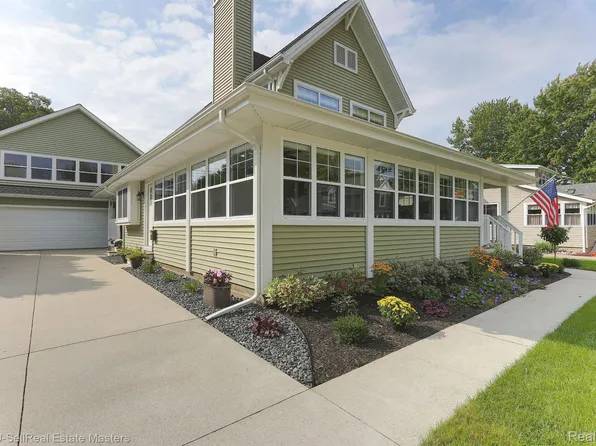 2981 Maplewood Dr, Fort Gratiot, MI 48059
