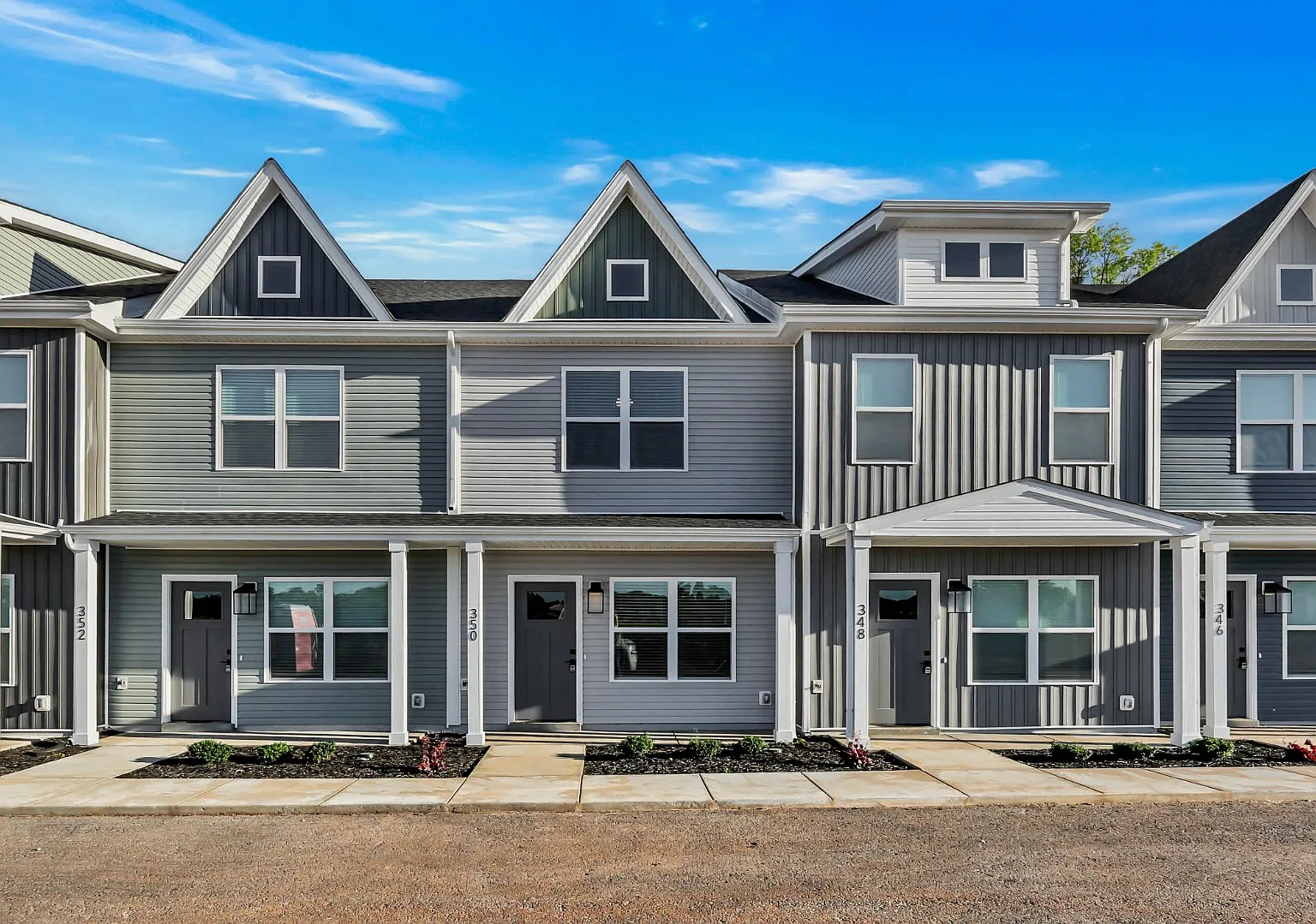 2 bed, 2.5 bath, 1353 sqft, $1,295 — Photo 4