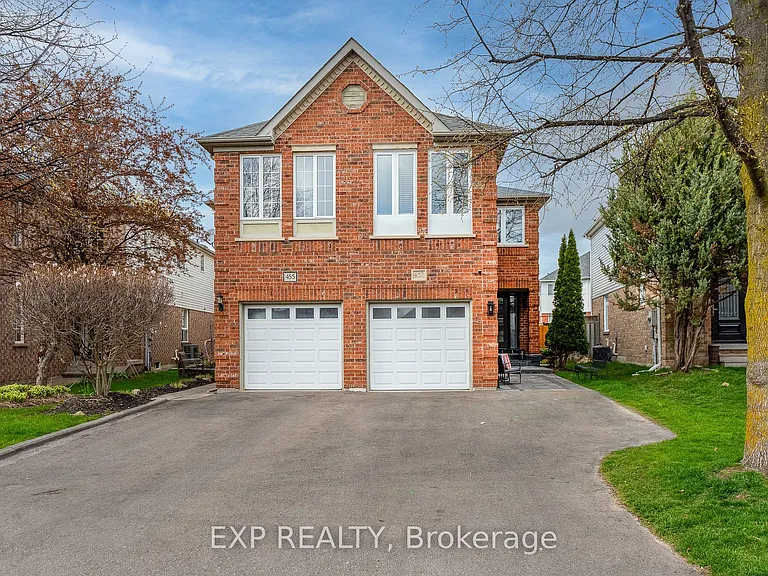 457 Heddle Cres — Photo 1