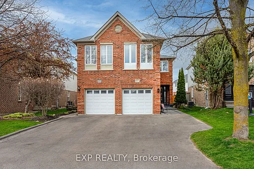 457 Heddle Cres Photo 1