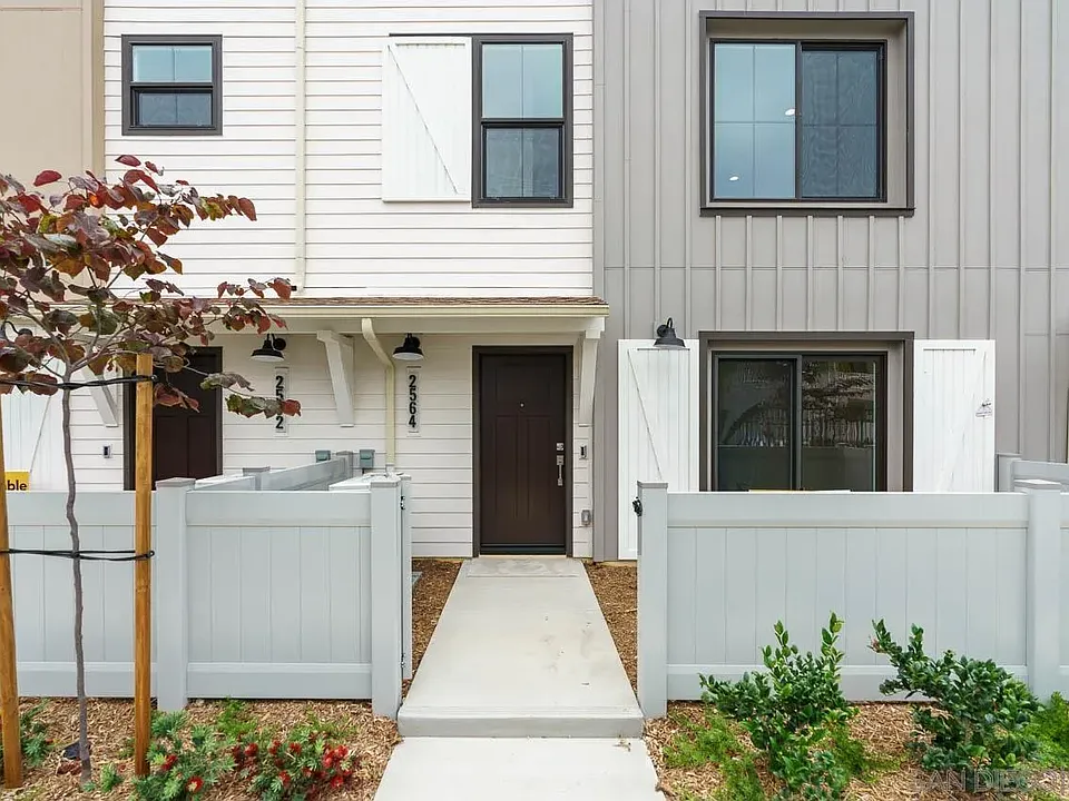 2564 Delphinium Ln