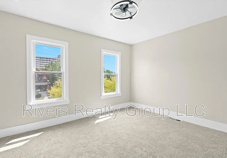 1174 Seward Ave — Photo 8