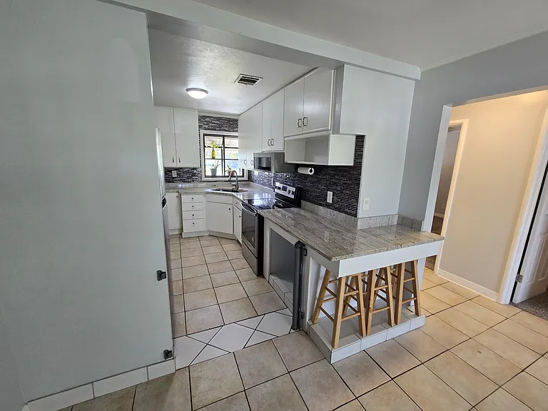 420 Indiana Ave — Photo 6
