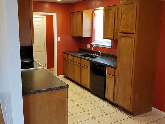 4th image of 332 SW 72nd St